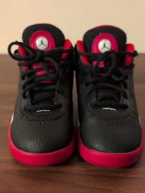 Jordan Kids Black and Red Low-Top Sneakers Size 9C